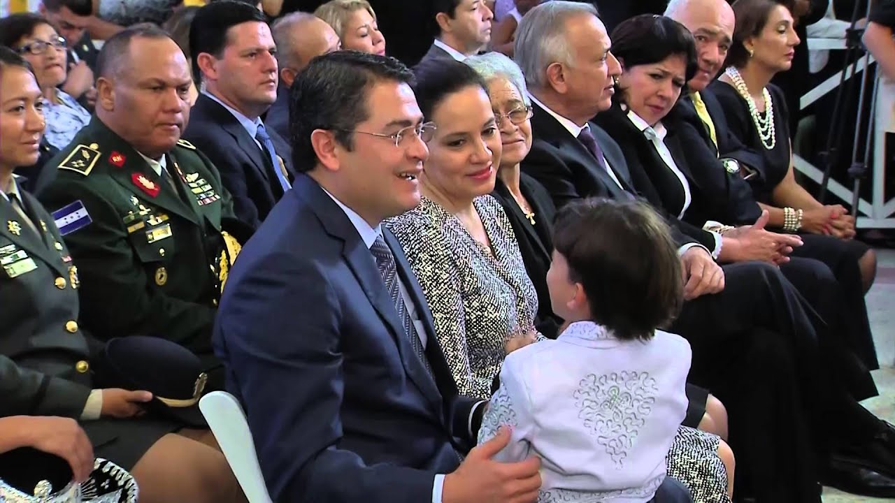 Pareja Presidencial asiste a la misa de la virgen María de Suyapa