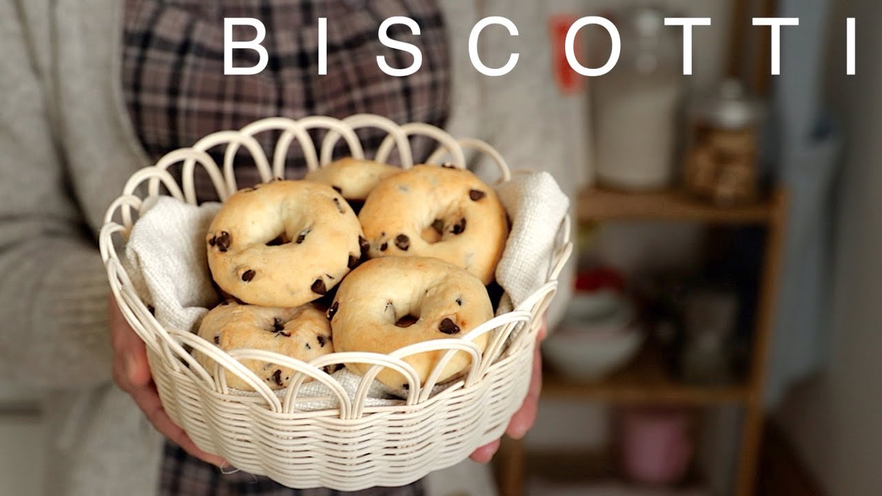 BISCOTTI SEMPLICI ALLO YOGURT E GOCCE DI CIOCCOLATO | facilissimi da preparare e senza burro