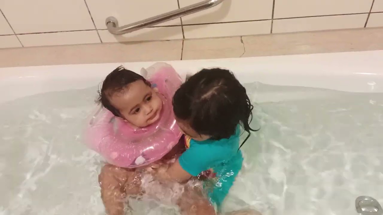kak 2y10m...adik10m