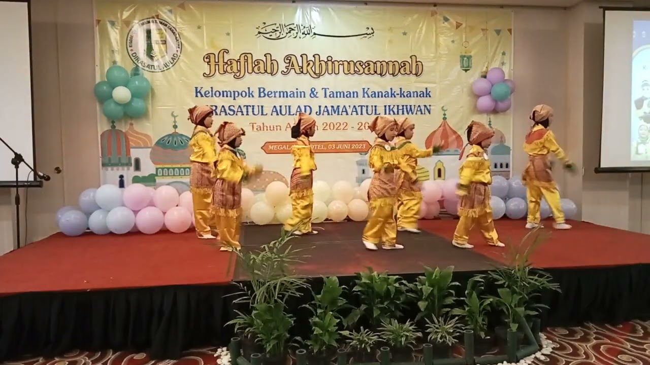 Tarian Bungong Jeumpa dari TK B Putri