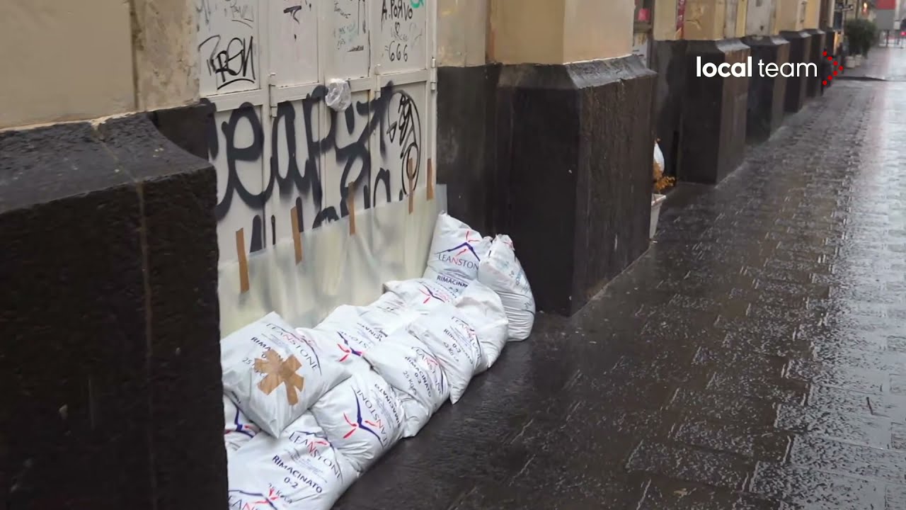 Catania, paratie a negozi centro: arriva il ciclone Apollo