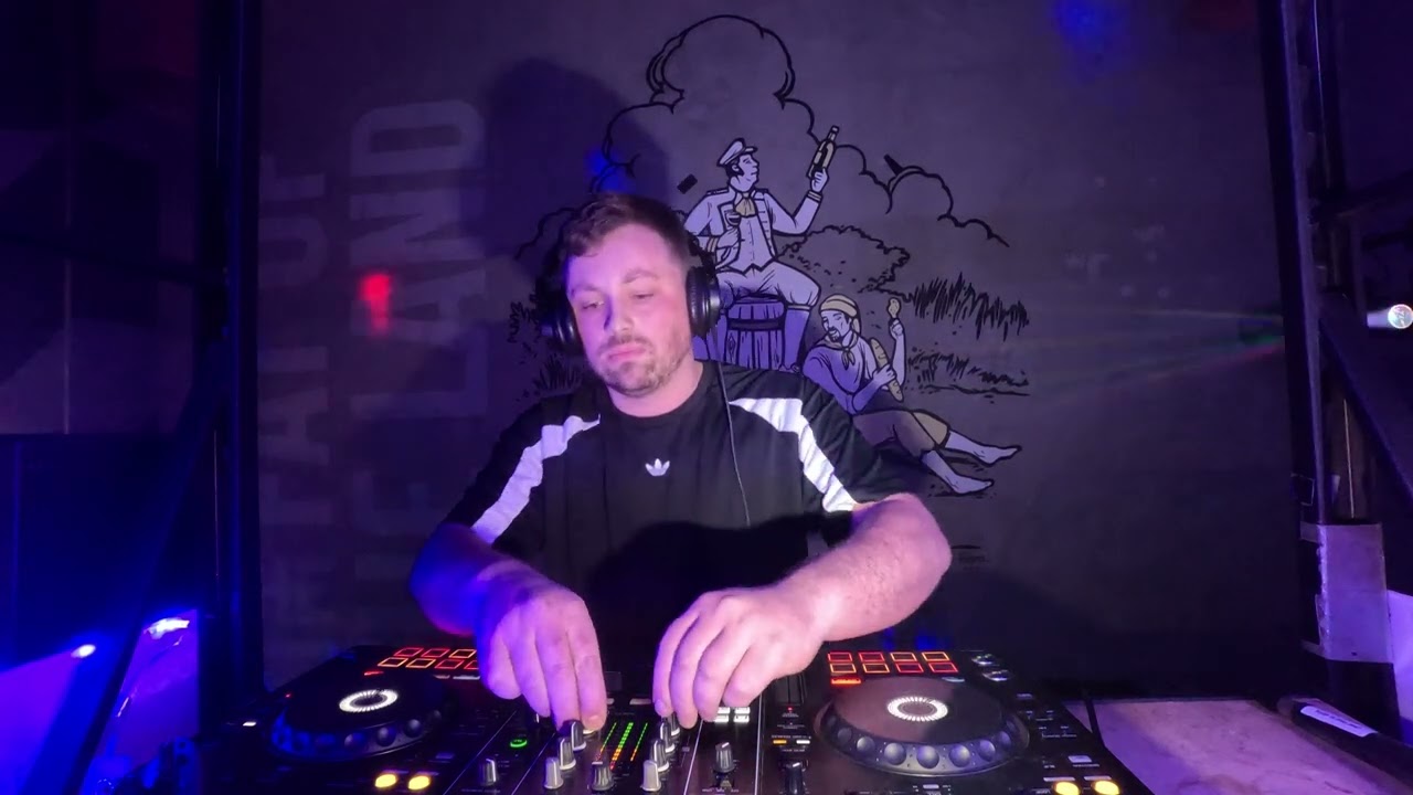 0:00 DEEINN  - PERTH DRUM AND BASS