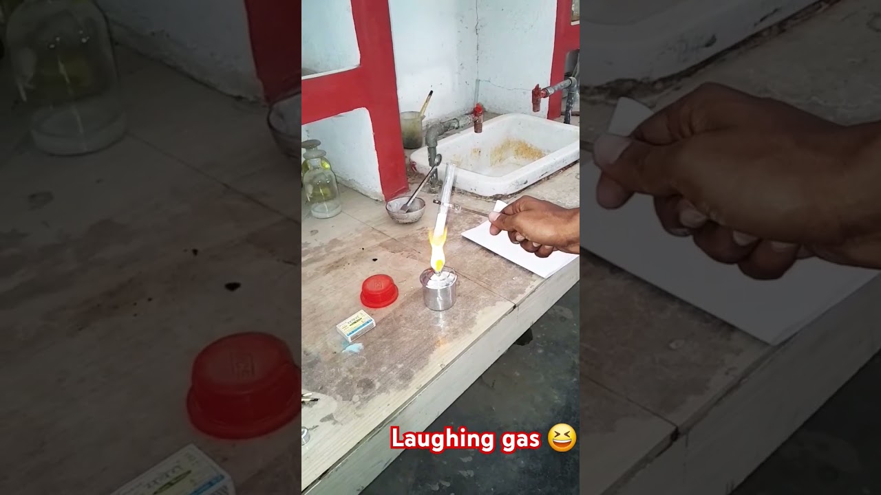 laughing gas experiment in lab🤣🔥||laughing gas kaise banaye #trending #chemistry #lab #shorts #pw