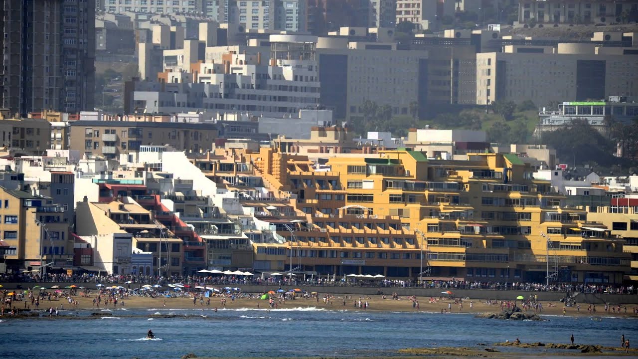 EXHIBICION AEREA EN PLAYA DE LAS CANTERAS