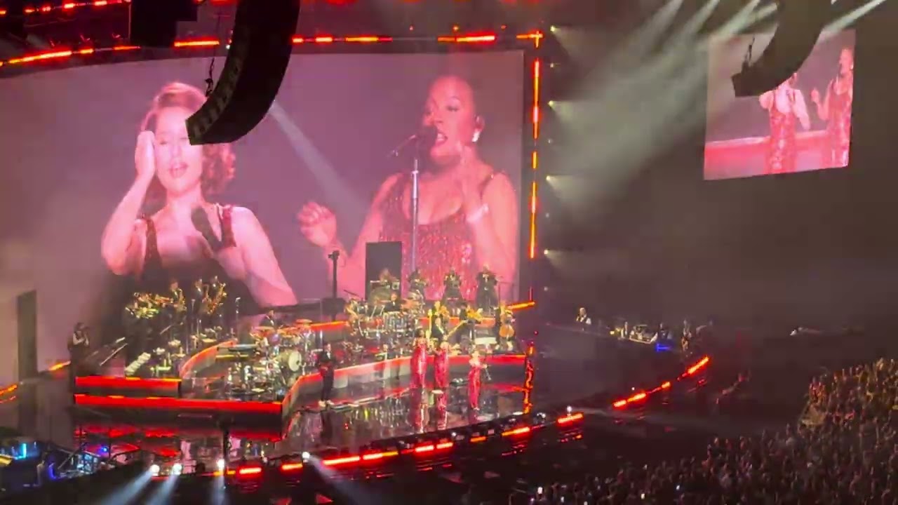 Raye live in Glasgow: Where is my husband 