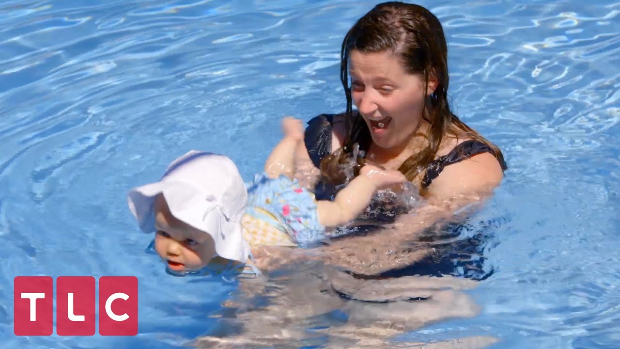 Jackson and Lilah Go For a Swim! | Little People Big World