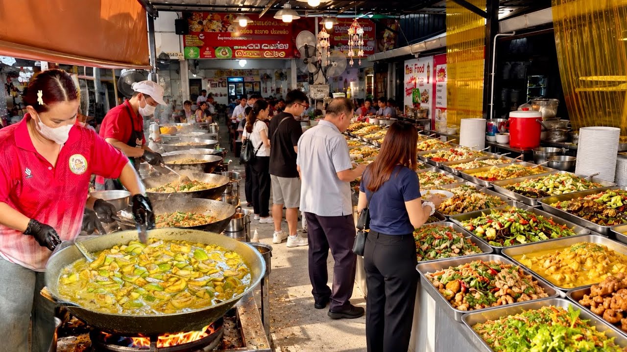 3 Master Chefs Sold Out 50 Trays of Thai Food Every Hour | Thailand Street Food