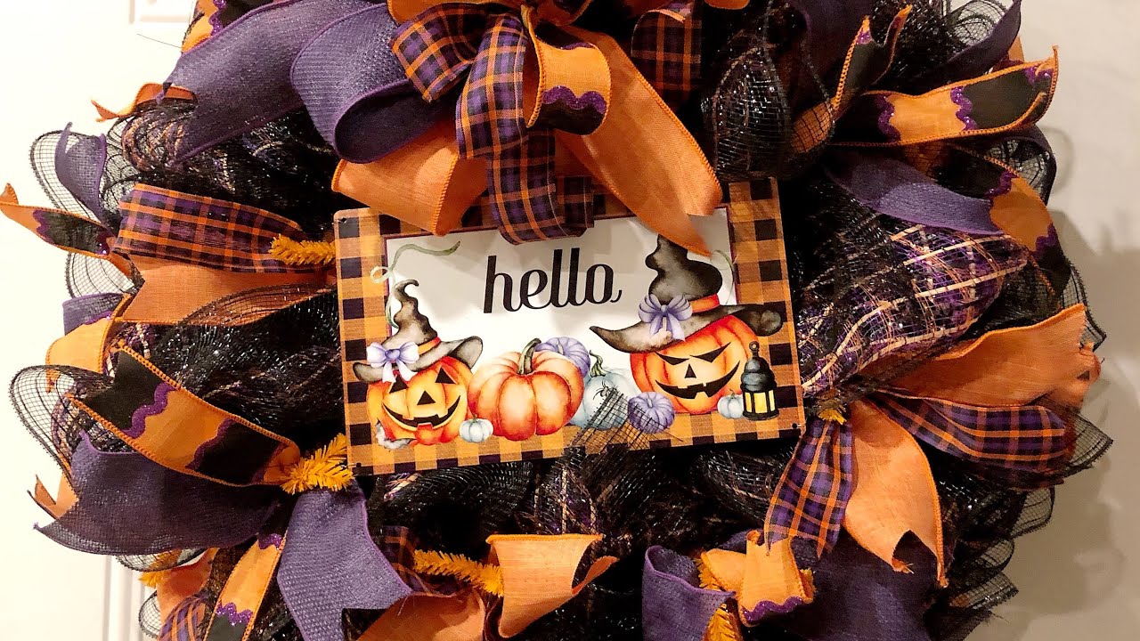 How to make a poof with ruffle Halloween wreath from August wreath kit