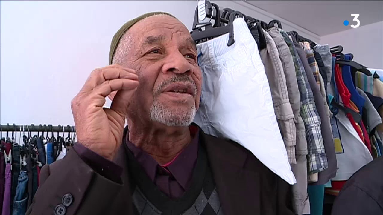 A Vienne (Isère), cette boutique solidaire reprend vos vieux habits et les vend pour 1 euro