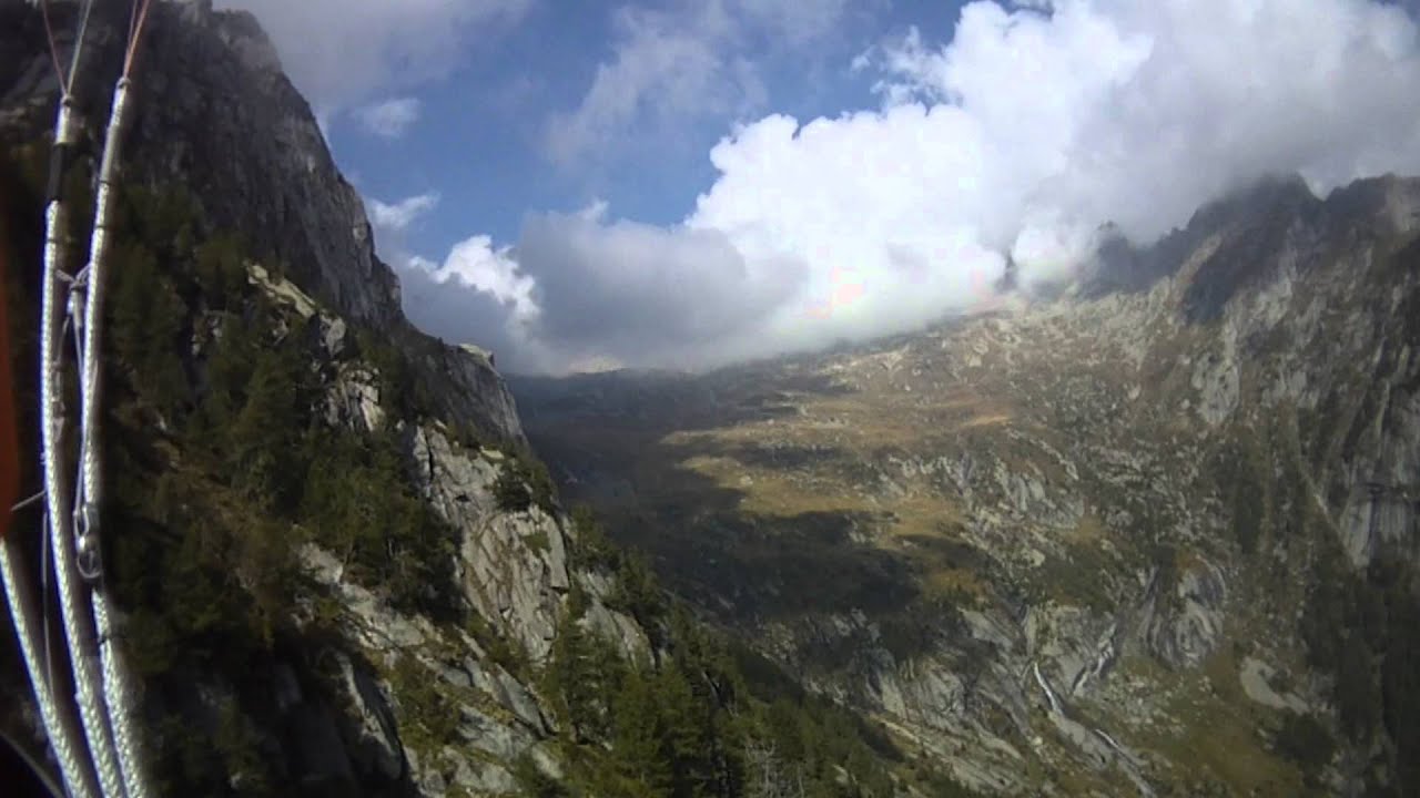 Parapendio in Valmasino dal rifugio Gianetti alla val di Mello