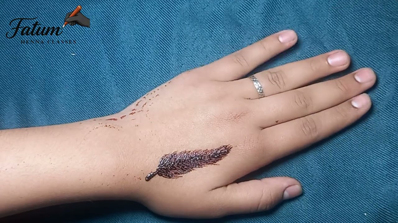 For Those Who Don't Like Heavy Mehndi, This One's for You ❤️ 