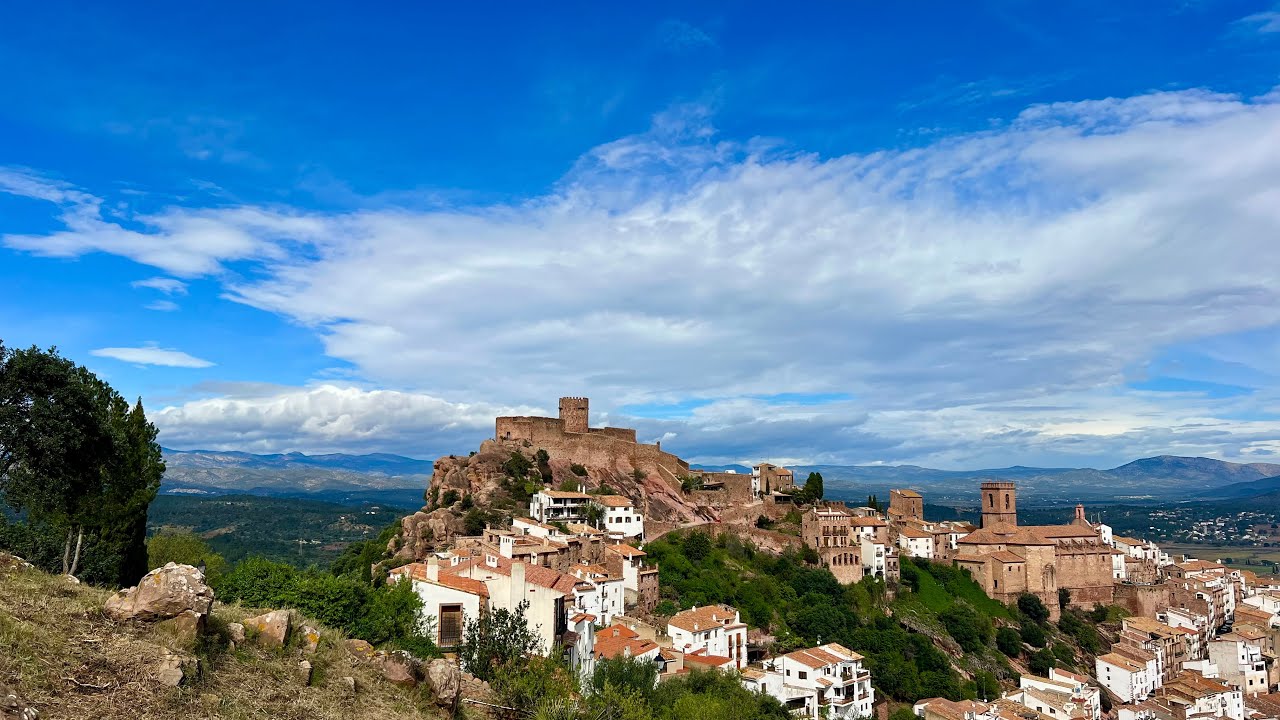 IMPRESIONANTE CASTILLO MEDIEVAL EN ESTE PUEBLO DE ESPAÑA | VILLAFAMÉS | Olmeda explora 1x50