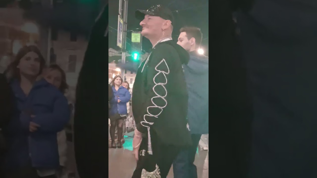 ПИТЕР❤️ МАЙКЛ ТАНЦУЕТ С САШЕЙ ЦЫГАНОМ 🕺НЕВСКИЙ ПРОСПЕКТ ❤️
