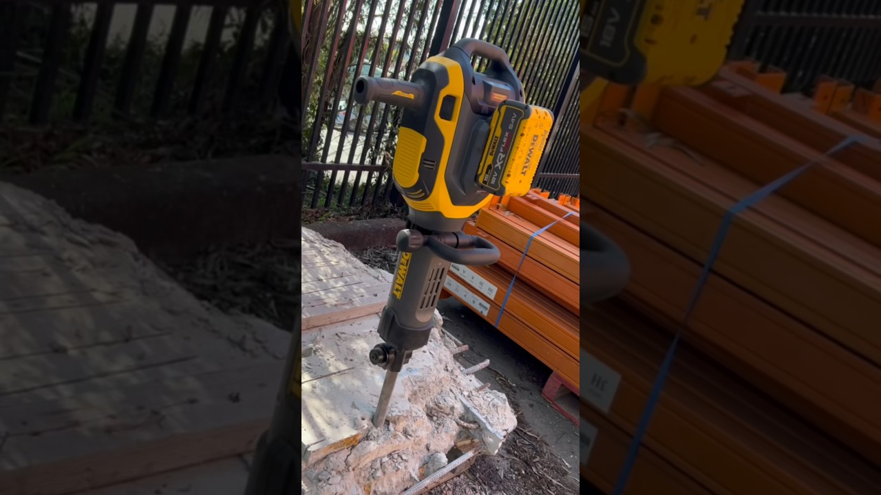 FIRST LOOK👀 New Dewalt 15kg Flexvolt Demolition Jack Hammer -  DCH966 ￼