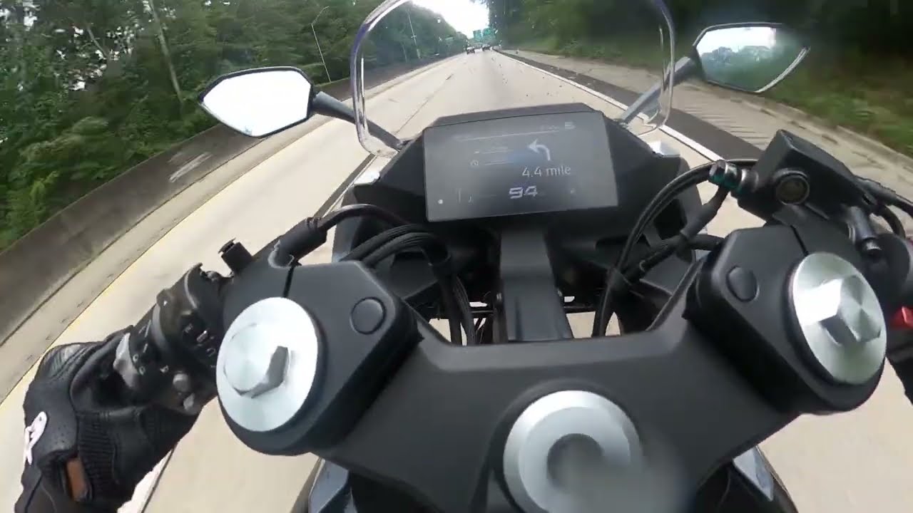 2023 Cfmoto 300ss sr  /  highway traffic