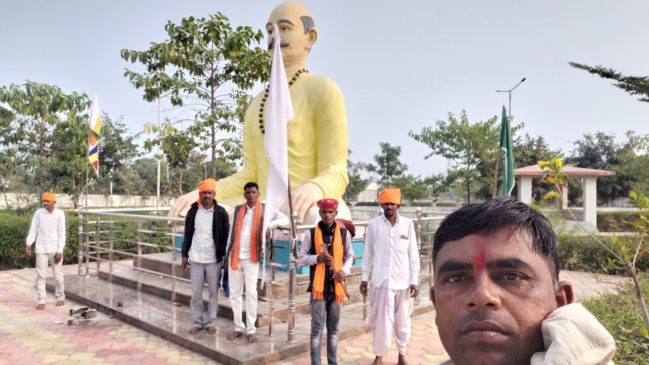 सोमा महराज भजन करते हुए नानु गामडु केवाय महराज 
