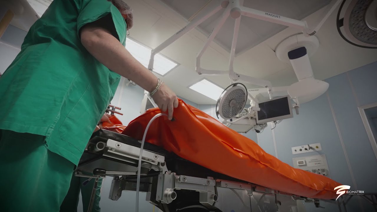 Biomatrix: Posizionamento in sala operatoria con materasso a depressione Bi-Vacuum