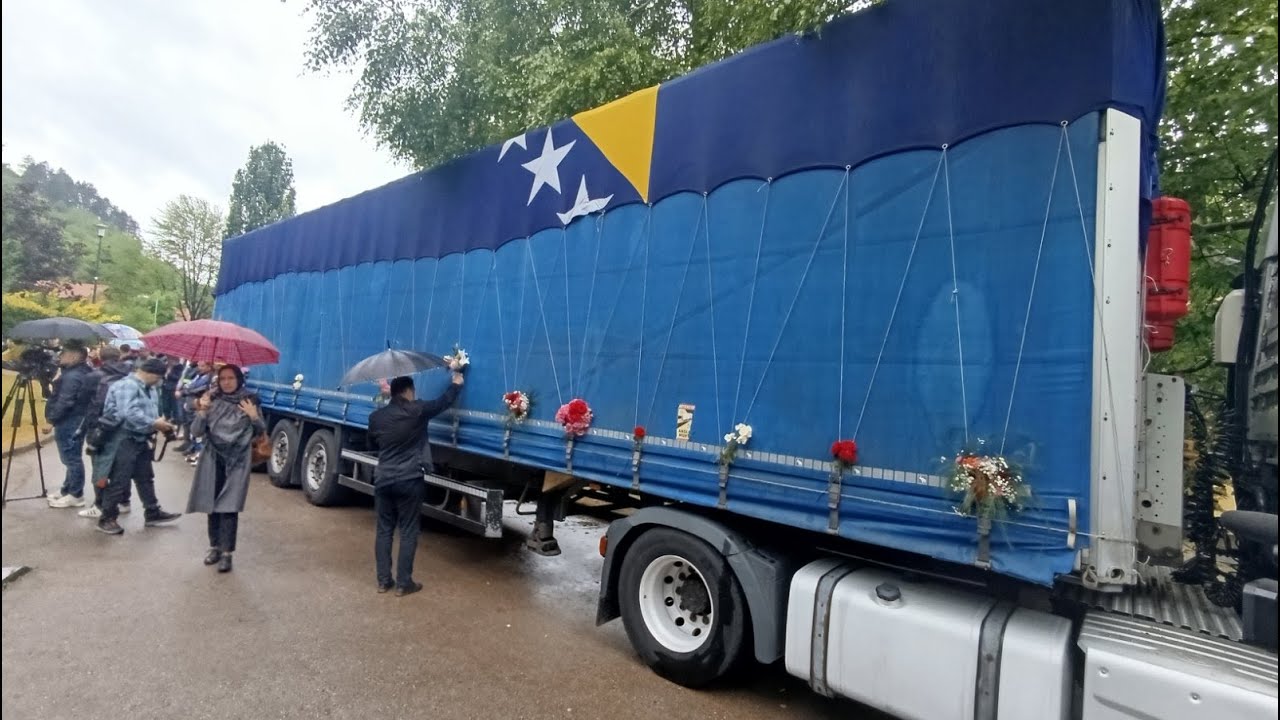 Ispraćaj tabuta s posmrtnim ostacima žrtava genocida u Srebrenici iz Visokog ka Potočarima