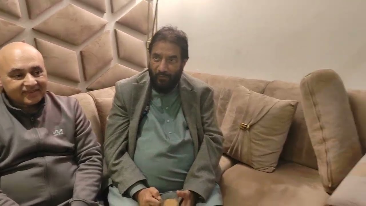 ناصر صاحب عمرہ کی سعادت کر کر واپس اگئے انگلینڈ بہت مبارکہ 2 