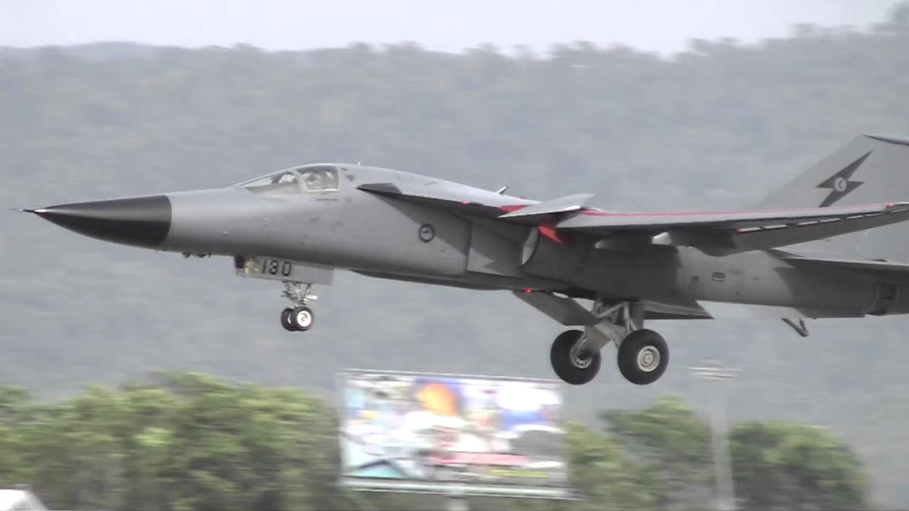 Blast from the Past - F111 Dump & Burn at LIMA 2009