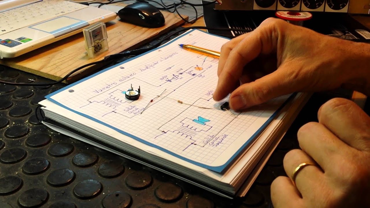 tutorial 10. Colocar dos instrumentos aguja (vumeters)al amplificador.