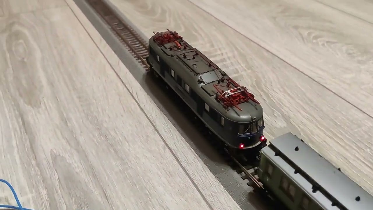 E18-10 доделал свет масштаб 1 87 E18-10 completed light scale 1 87