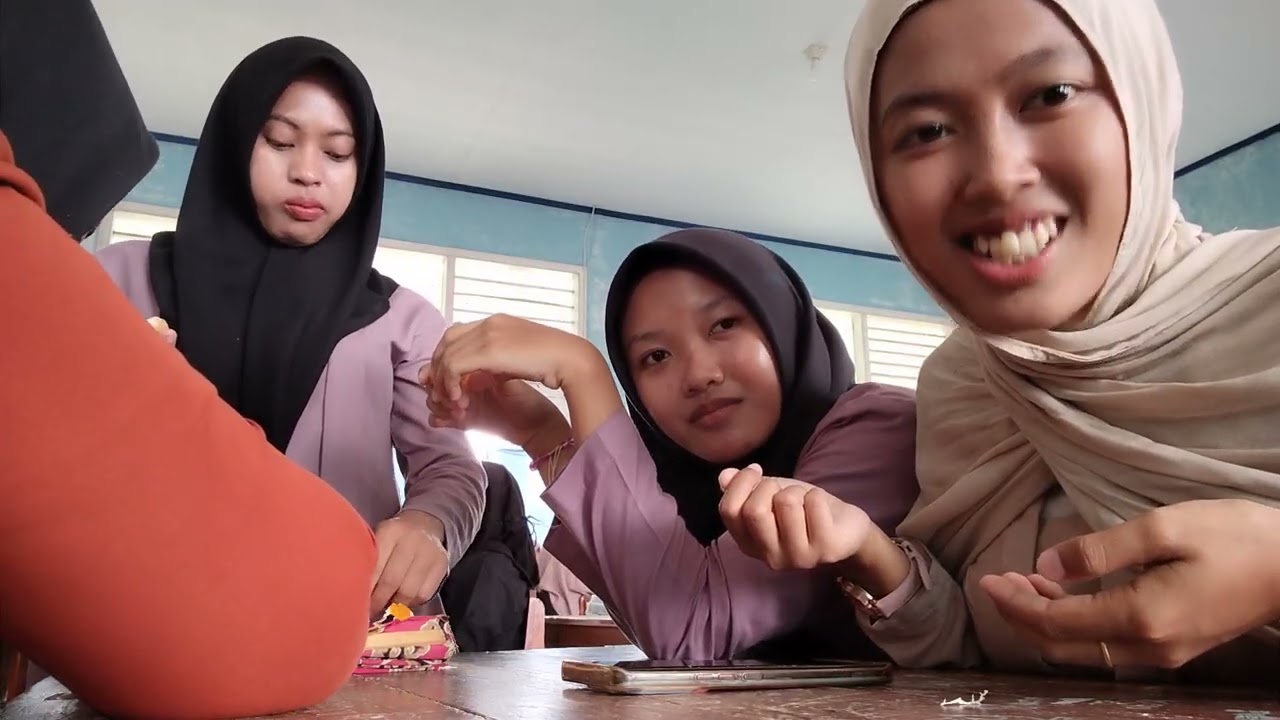 KERIWEUHAN HARII INII