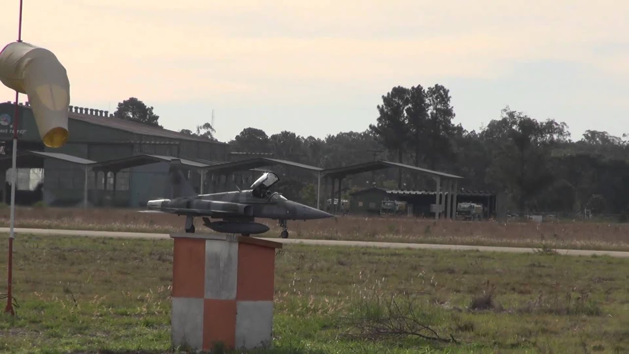 Pousos e Decolagens na Base Aérea de Canoas - F5, A1 , A29, Bandeirantes, Caravan, Hercules