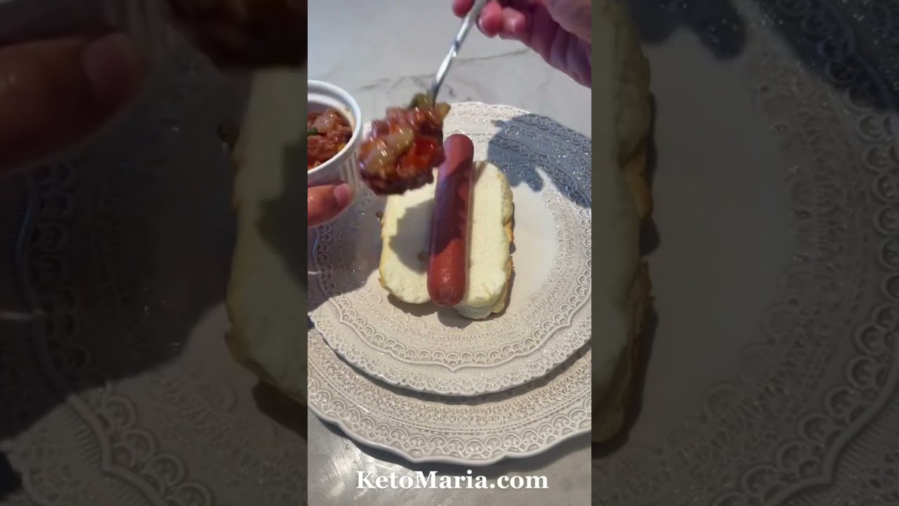 Chili Dogs with buns made from EGG WHITES & GELATIN 🙌🙌🙌