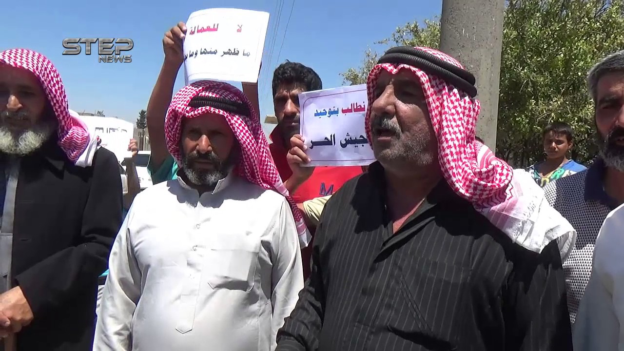 شاهد مظاهرة في بلدة الرفيد بريف القنيطرة الجنوبي هتفت ضد العمالة مع إسرائيل