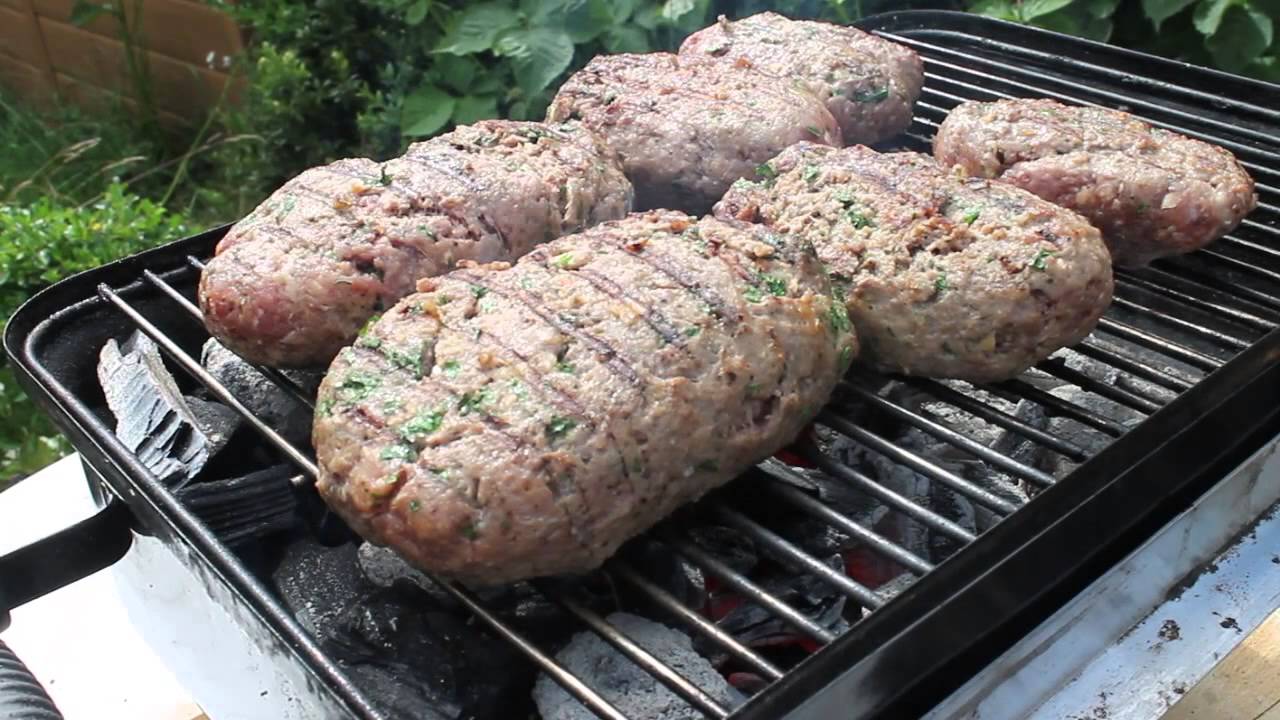 Bifteki from the Weber Go Anywhere - english Grill- and BBQ-Recipe - 0815BBQ