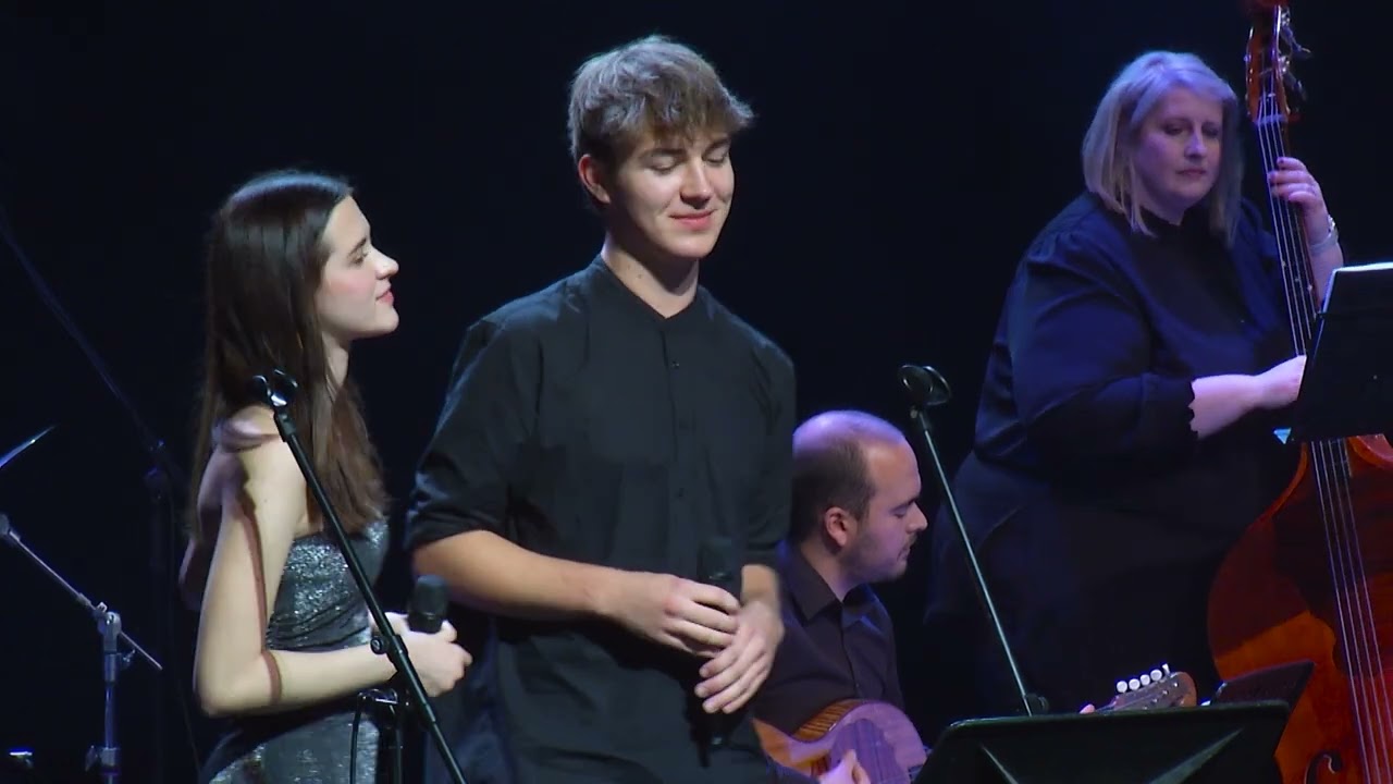 Pomurski tamburaški orkester: SOMETHIN' STUPID (vokal: Kiara Katalinič in Miha Horvat)