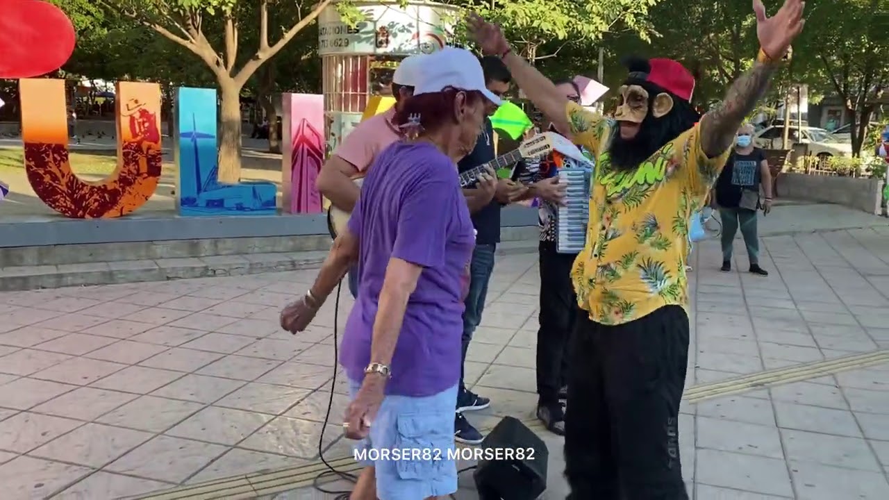 Gilberto baila La cumbia del chango 0te