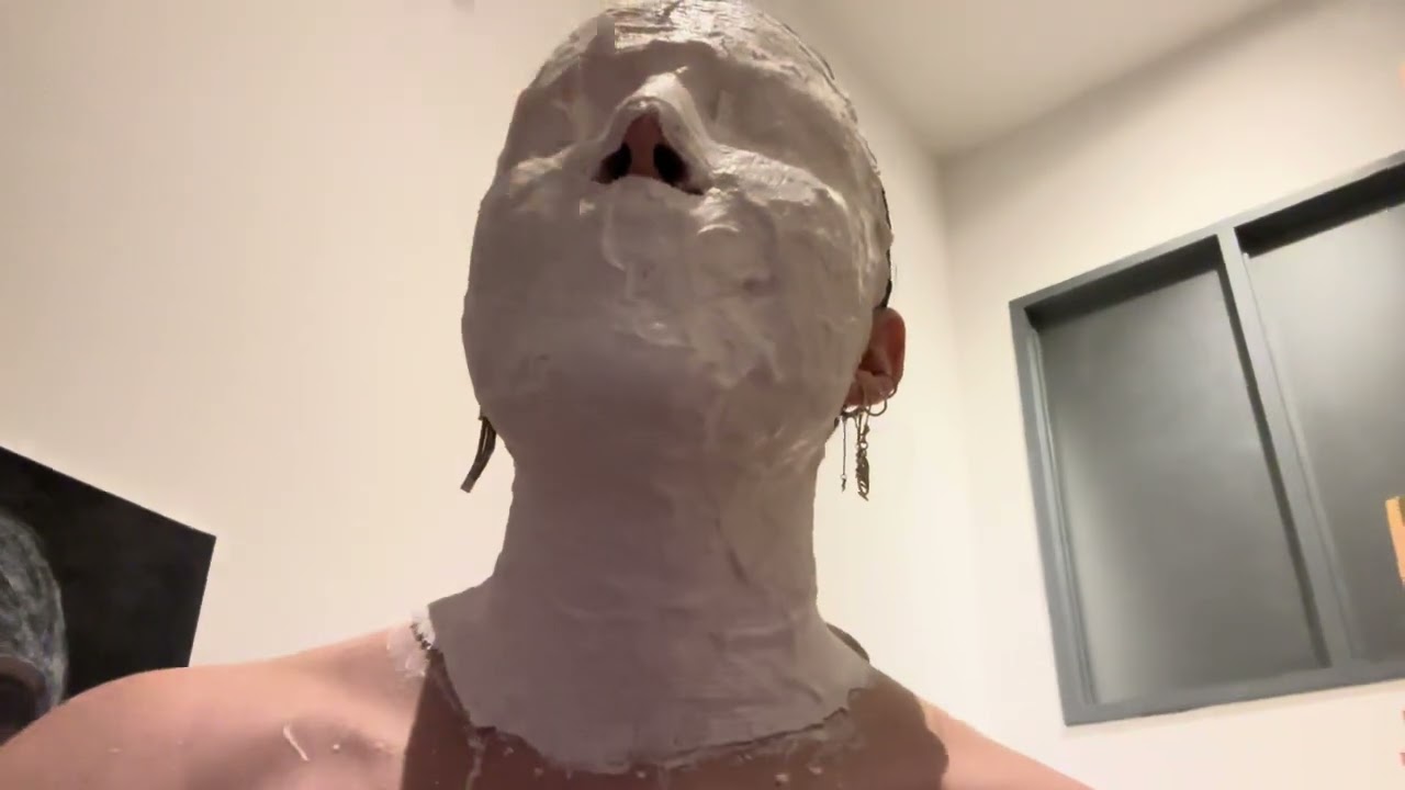 Regardez mon visage être moulé par Sacha