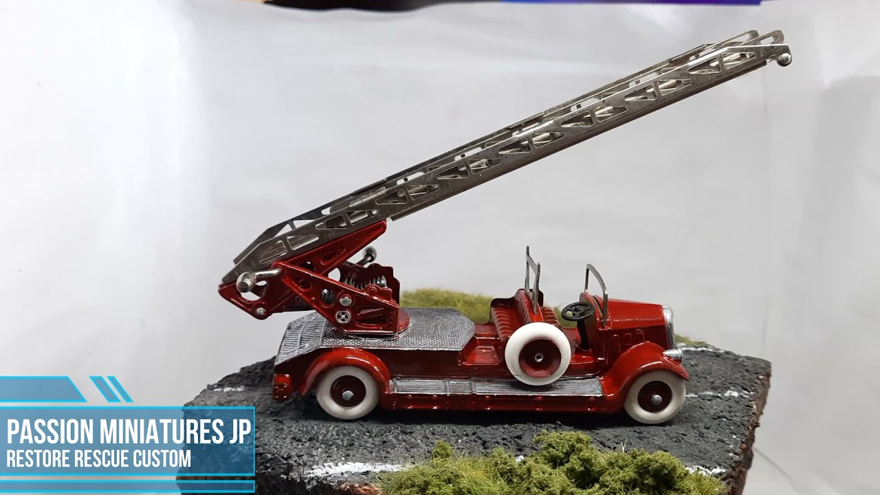 Dinkytoys by Meccano VOITURE DE POMPIERS DELAHAYE