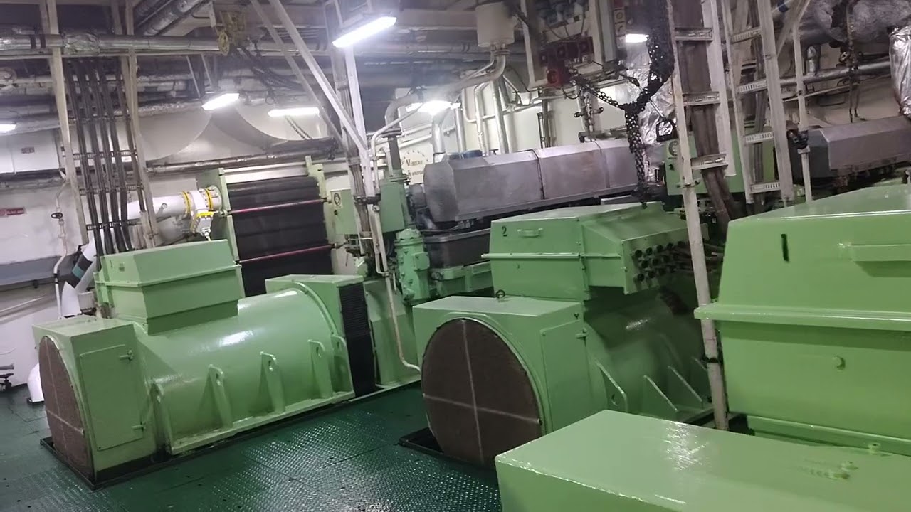 Ship ka engine room video 