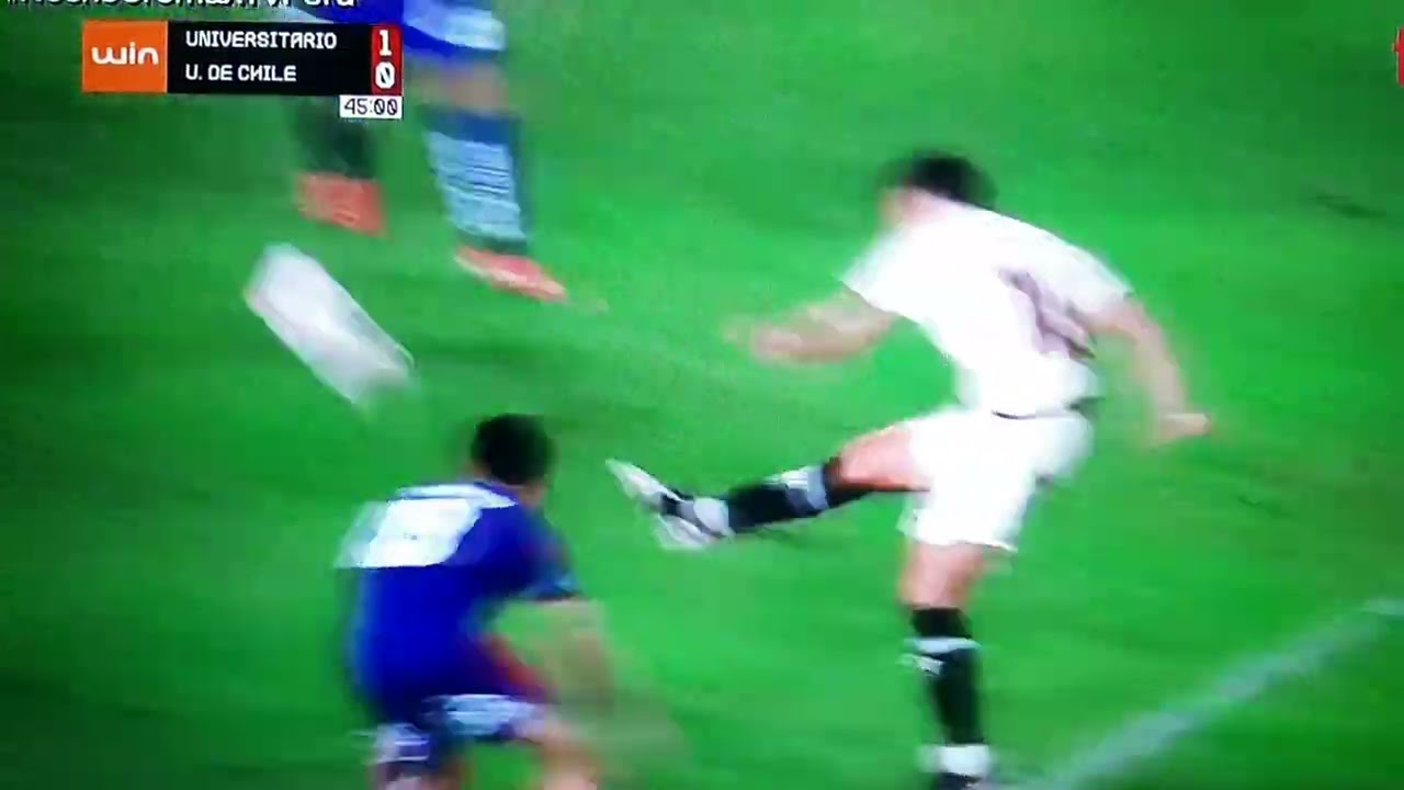 Gol de Martín Pérez Guedes para Universitario ante U de Chile.