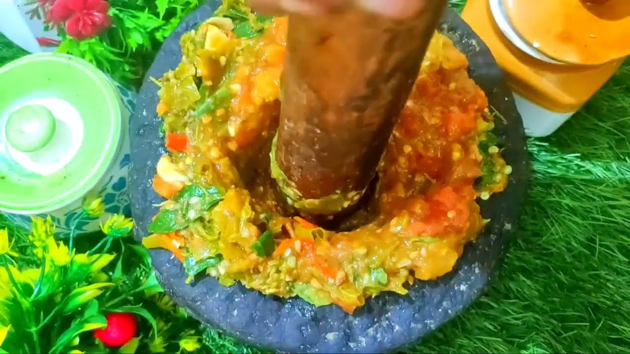  பச்ச மொலகா தக்கலி துவயல்/village style green chilli tomato chutney 😋