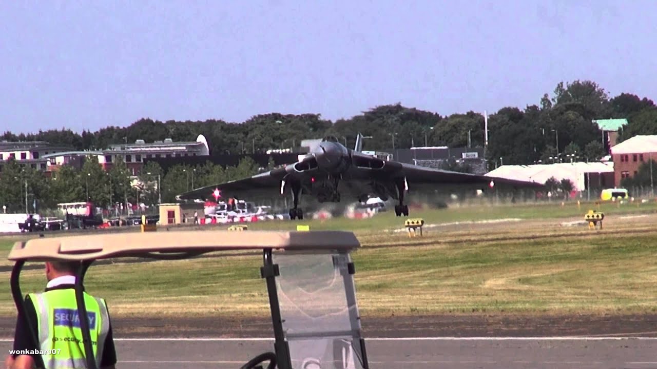 The Mighty Vulcan XH558 At Farnborough