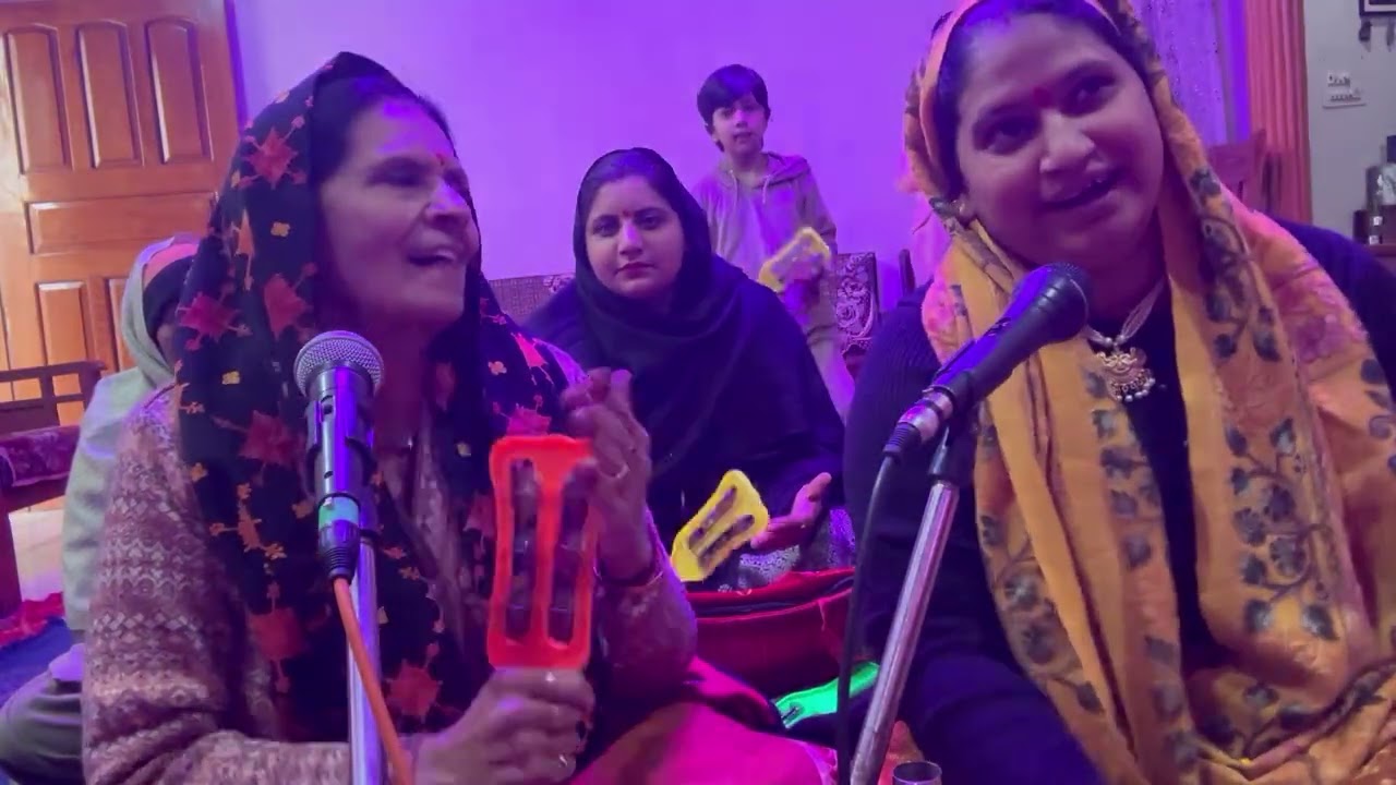 🙏राधे राधे 🙏गूरू जी की महिमा कितनी बड़ी बताई इस भजन में सुनियो बहनो 