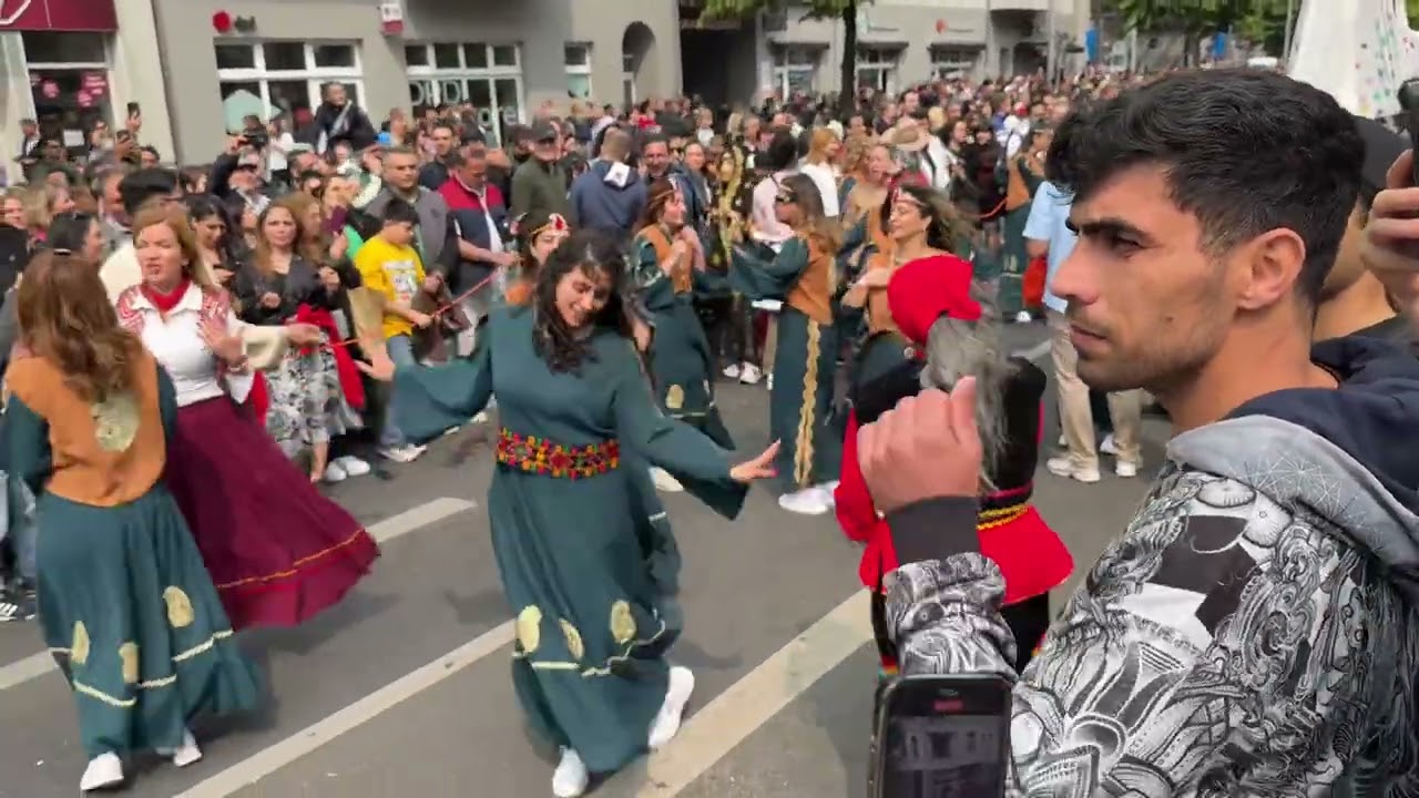 Iranisch Tanzen in Berlin رقص ایرانی ها در کارنوال فرهنگ ها برلین
