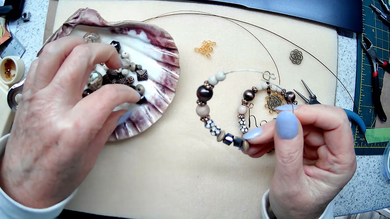 Make a beautiful Christmas Ornament  With Beads and Wire