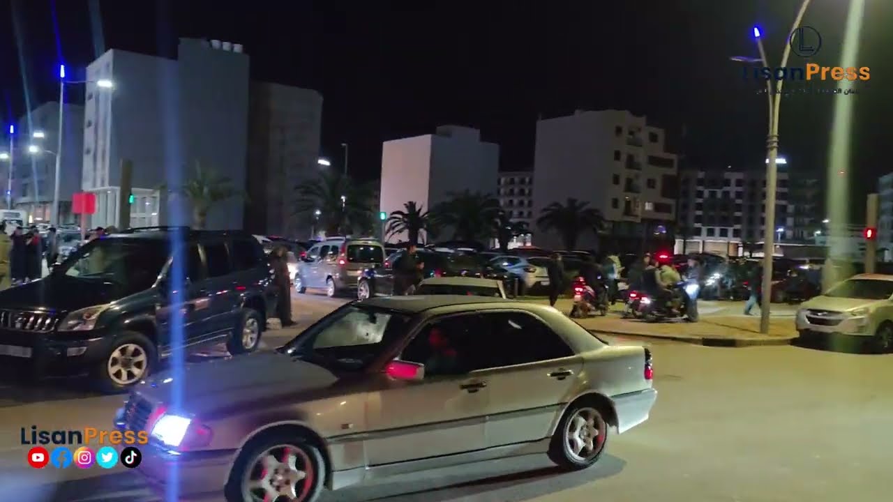 شوف الأمواج البشرية من المصلين في محيط وداخل مسجد محمد السادس بالناظور