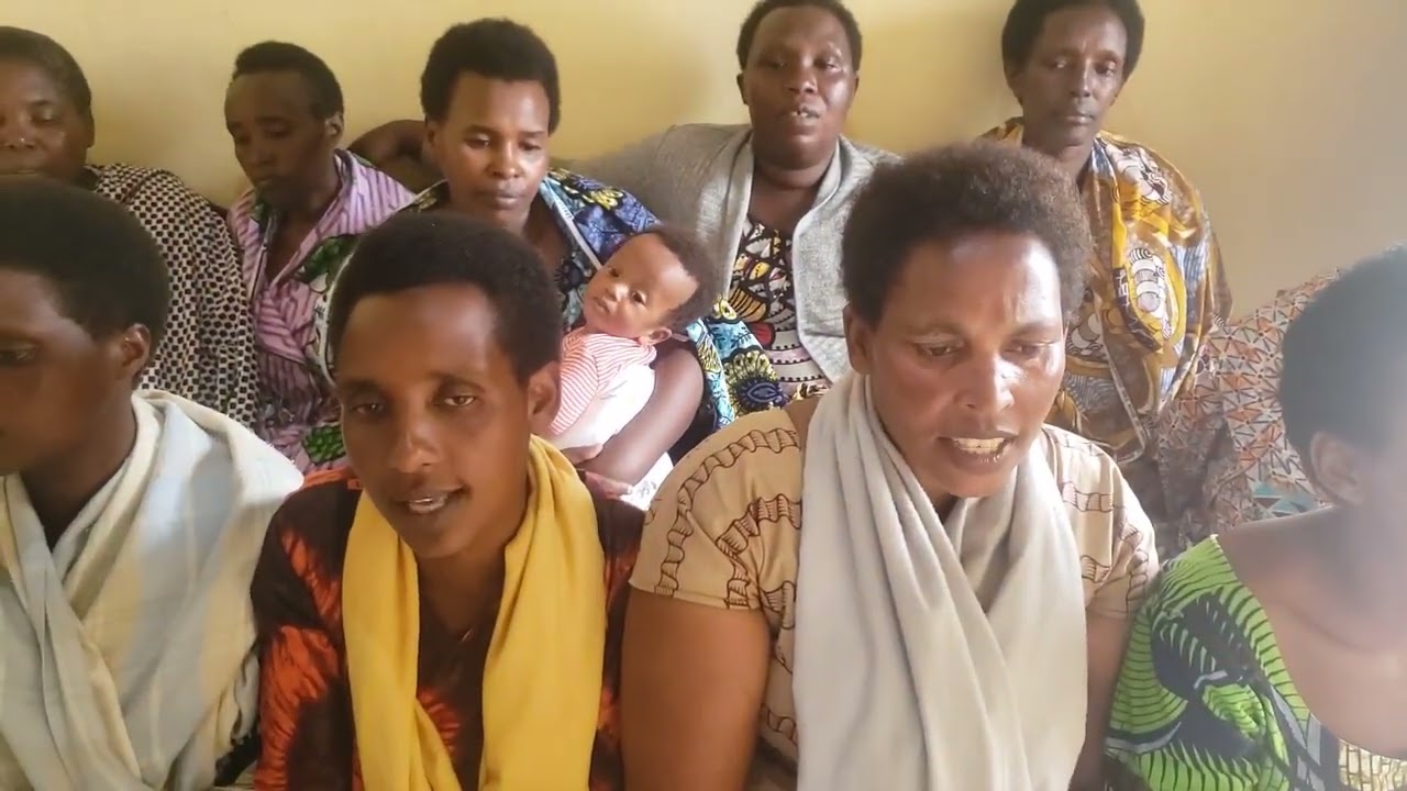 UWITEKA UHORAHO GITARE CYAMAHANGA by Ababyeyi choir
