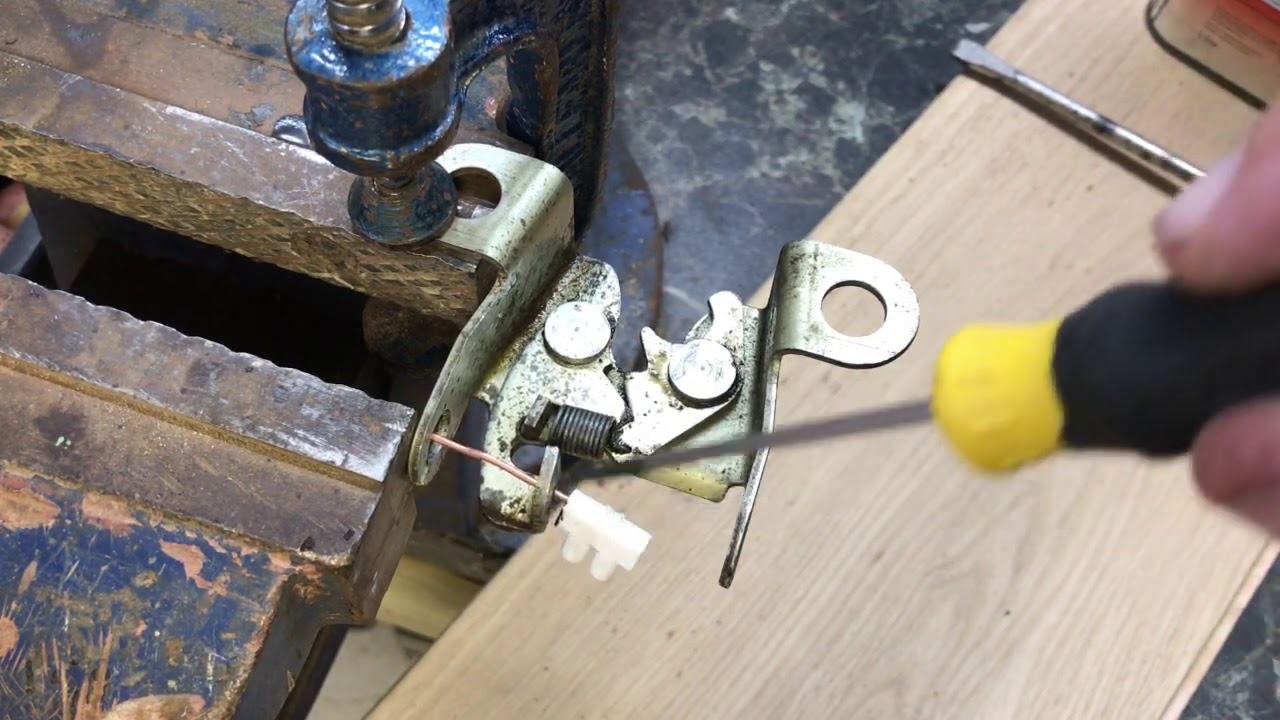 Stag hood cover latch mechanism