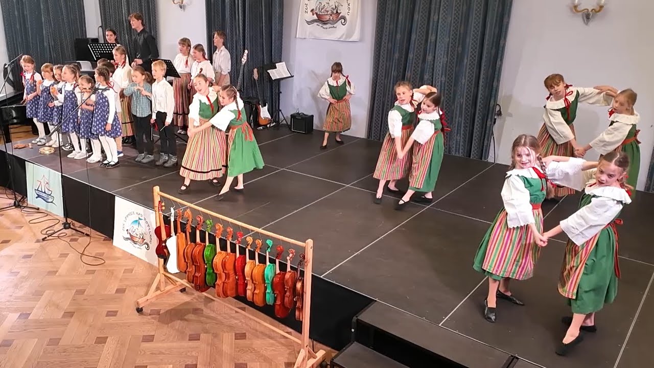 Vánoční koncert ZUŠ v Lomnici nad Pop. s převzetím daru od dřevomodelářské dílny při Věznici Odolov
