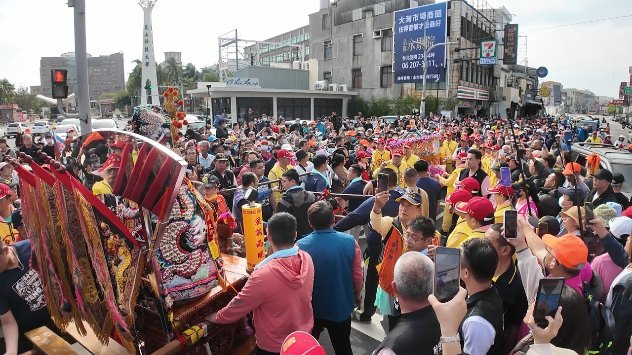 「山邊媽祖」魅力無法擋人山人海！「大灣凌霄寶殿武龍宮」恭迎接駕「後龍山邊媽祖宮」蒞臨台南大灣會香大典
