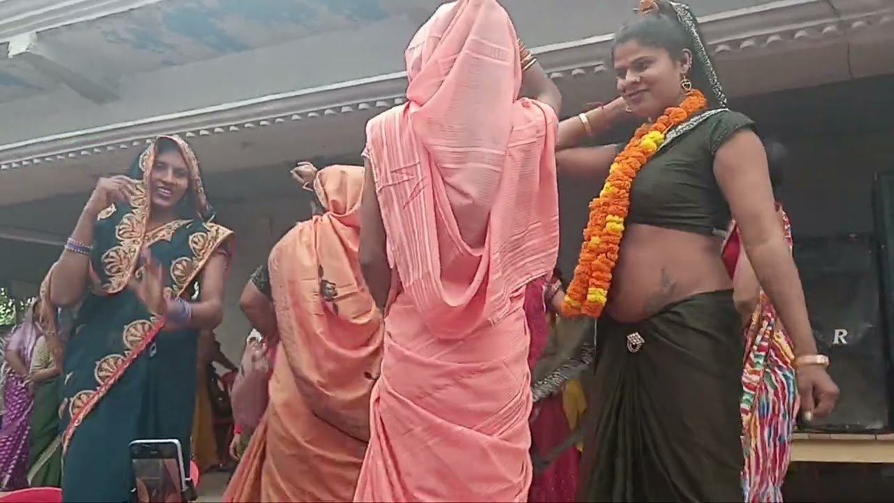 Bahut hi Pyari awaaz mein Sohar geet badhaiyan Baje more Angana mein