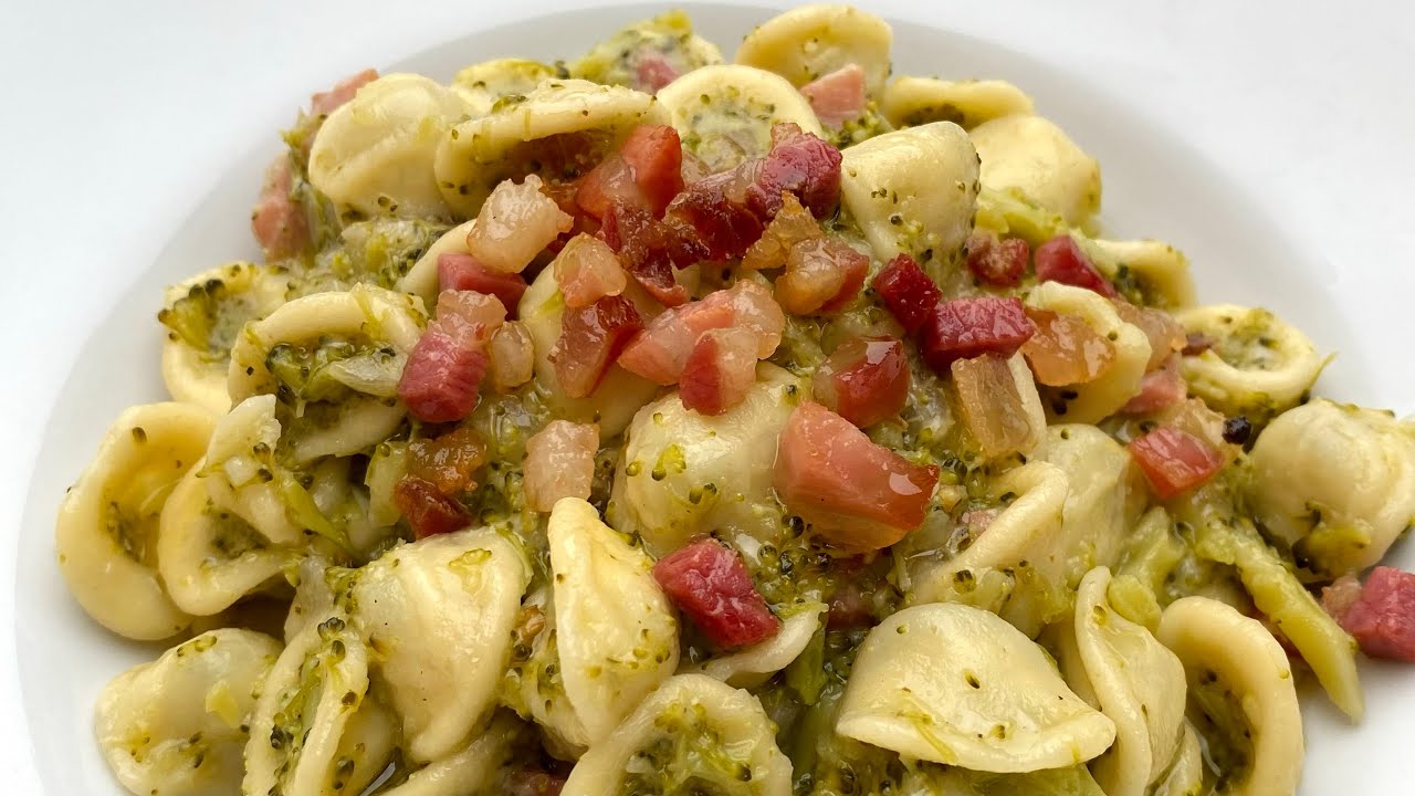 Orecchiette con broccoli e pancetta