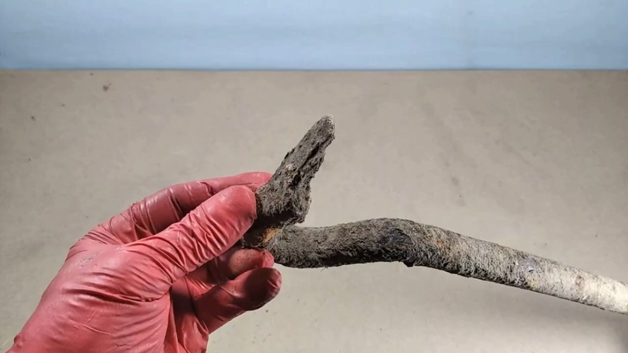 I found an old rusty crowbar and decided to restore it.